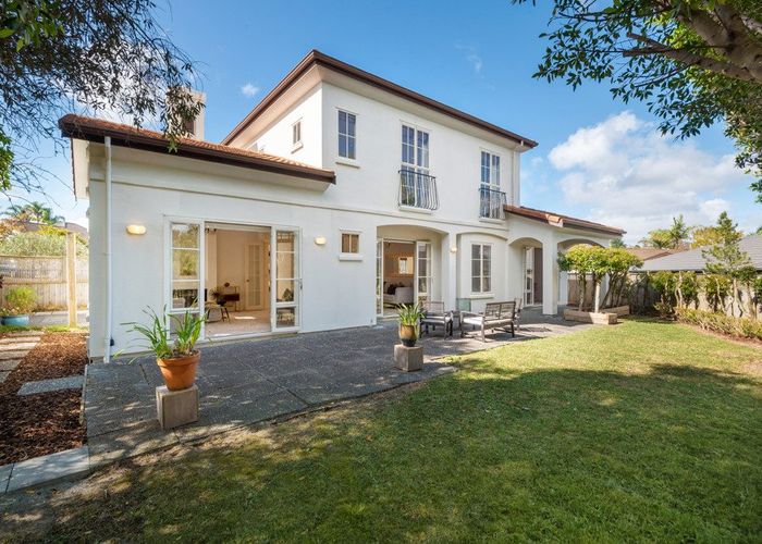  at 1 Scarlet Oak Drive, Schnapper Rock, North Shore City, Auckland