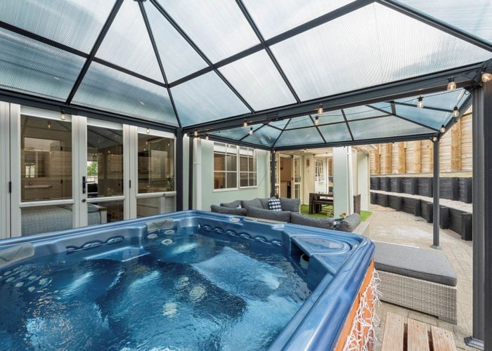  at 17 Godwin Court, Unsworth Heights, North Shore City, Auckland
