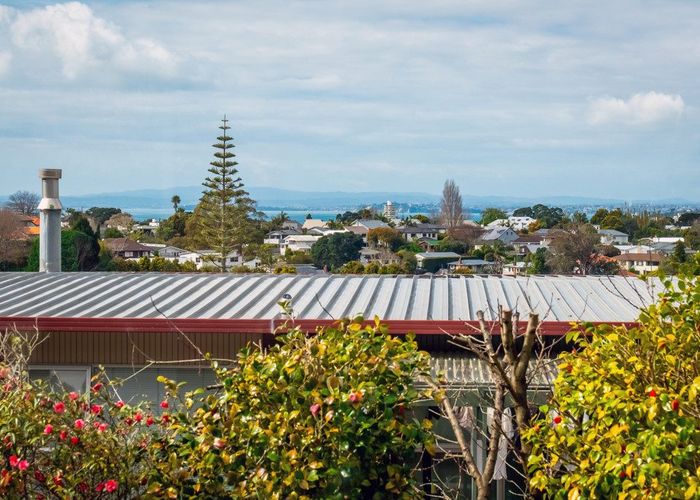  at 1/28A Ravenwood Drive, Forrest Hill, North Shore City, Auckland