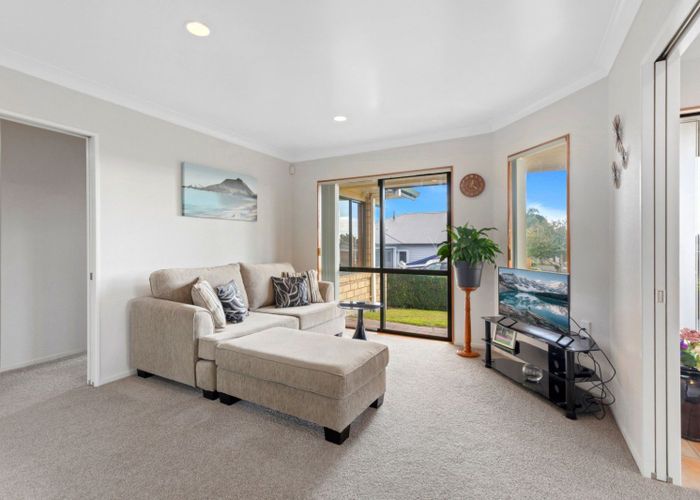  at 2 Burnt Oak Drive, Pyes Pa, Tauranga