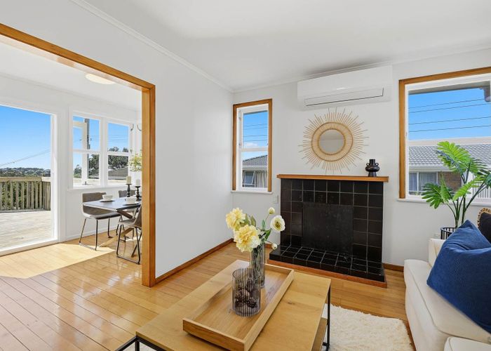  at 1/176 Chivalry Road, Glenfield, North Shore City, Auckland