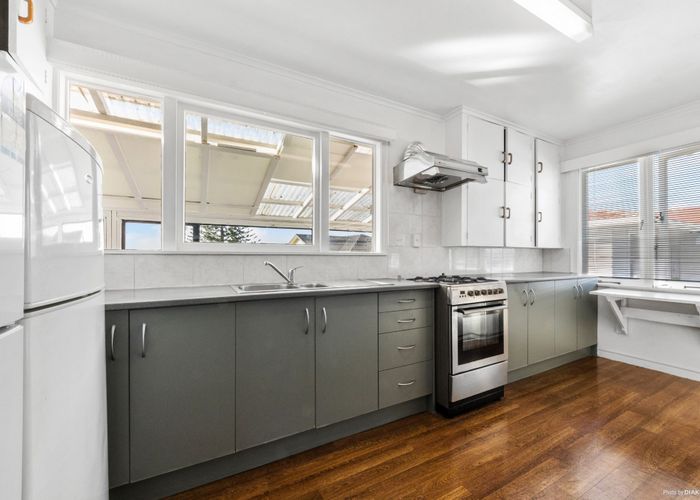  at 205 White Swan Road, Mount Roskill, Auckland