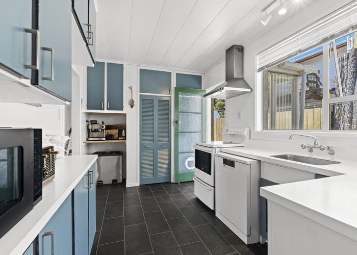  at 2/12 Ambury Place, Merrilands, New Plymouth