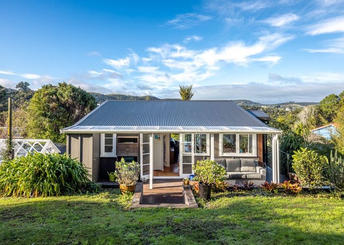 For sale 14 Crescent Road West, Palm Beach, Waiheke Island, Auckland