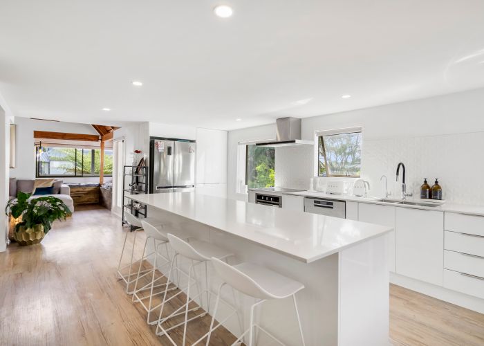  at 18 Marlborough Avenue, Glenfield, Auckland