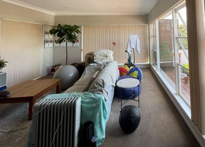  at 129  Forrest Hill Road, Forrest Hill, North Shore City, Auckland