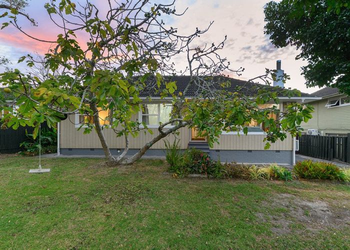  at 35 La Rosa Street, Green Bay, Auckland