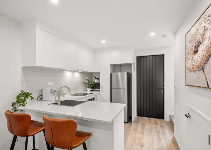  at 7/8 Chivalry Road, Glenfield, North Shore City, Auckland