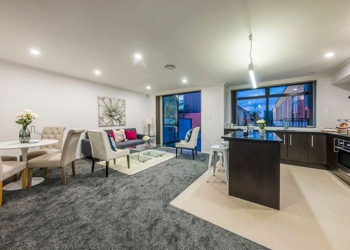  at 2/182 Flat Bush School Road, Flat Bush, Manukau City, Auckland