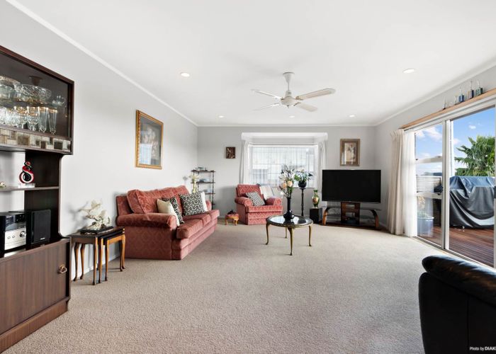  at 2/3 Bolton Street, Blockhouse Bay, Auckland