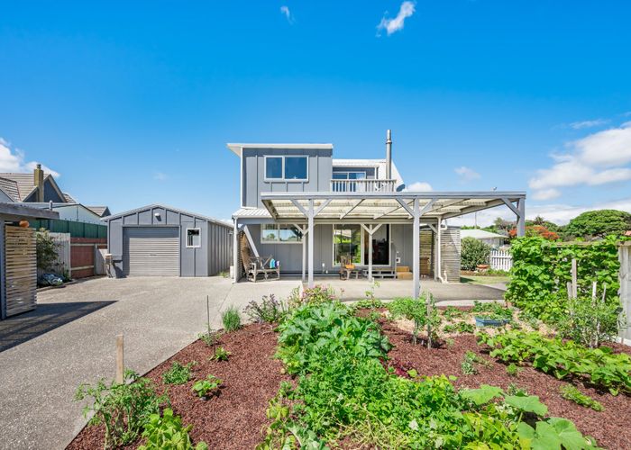  at 14 Goldie Place, Waikanae Beach, Kapiti Coast, Wellington