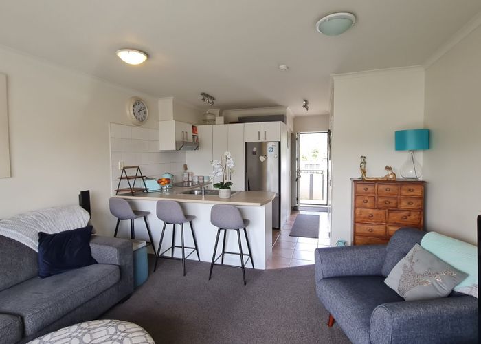  at 2/5 CAROLINA PLACE, Albany, North Shore City, Auckland