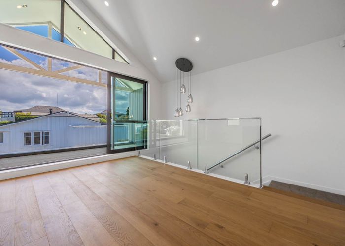  at 2/8 Auld Street, Torbay, Auckland