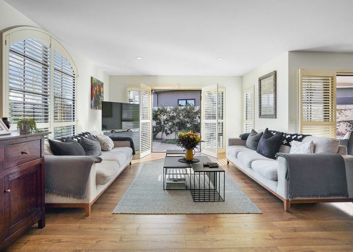  at 576 River Road, Fairfield, Hamilton