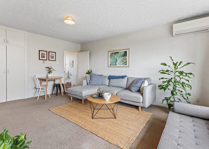  at 1/90 Springs Road, Hornby, Christchurch