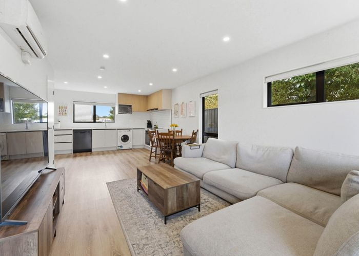  at 2/314 Royal Road, Massey, Waitakere City, Auckland