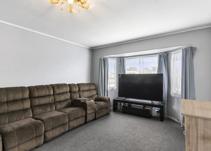  at 127 Maplesden Drive, Clendon Park, Auckland