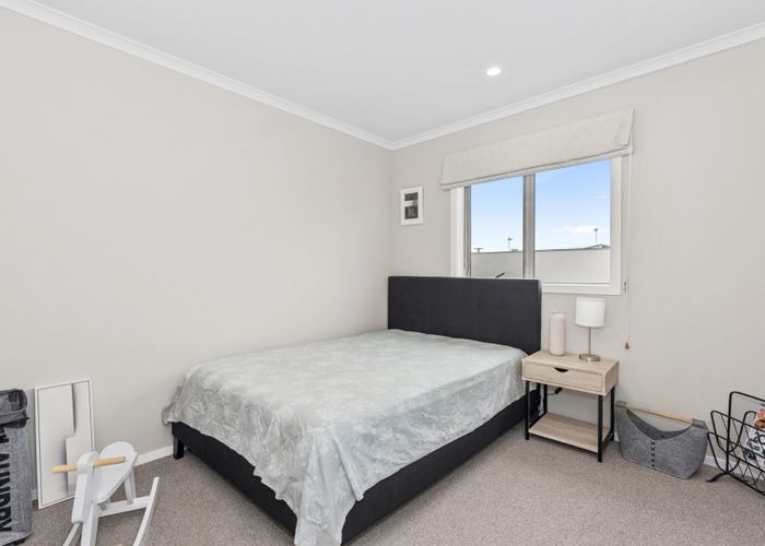  at 2/144 Old Farm Road, Hamilton East, Hamilton