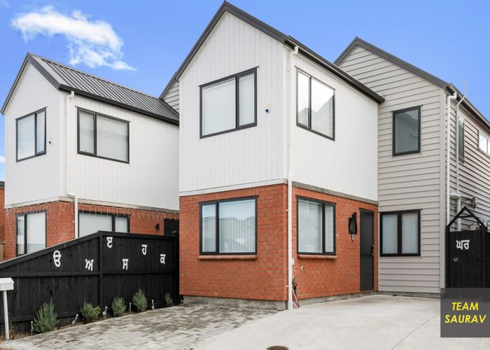  at 6 Combat Street, Papakura, Papakura