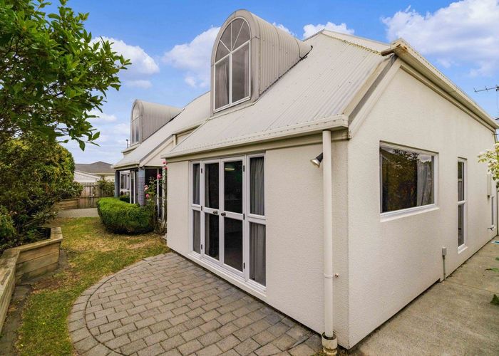  at 4 Broadfell Avenue, Avonhead, Christchurch