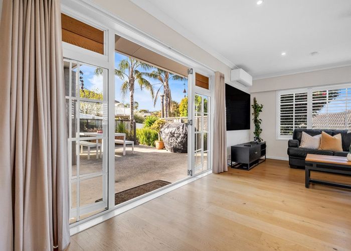  at 4 Gibson Place, Mellons Bay, Manukau City, Auckland