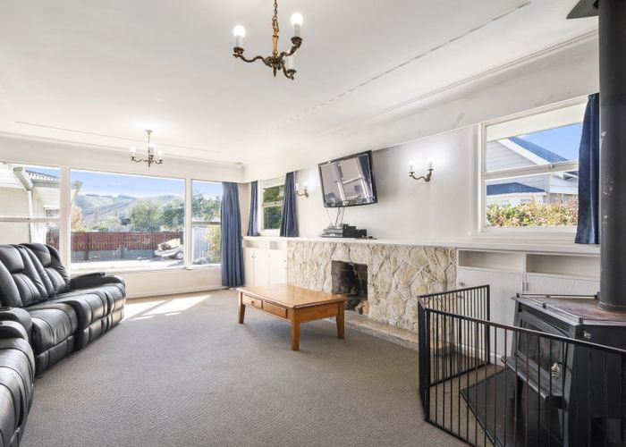  at 74 Whitby Road, Wakefield