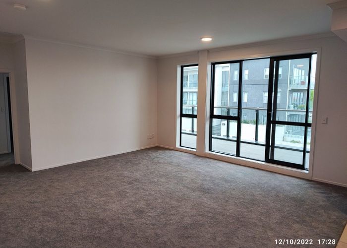  at 10/130 Stancombe Road, Flat Bush, Auckland