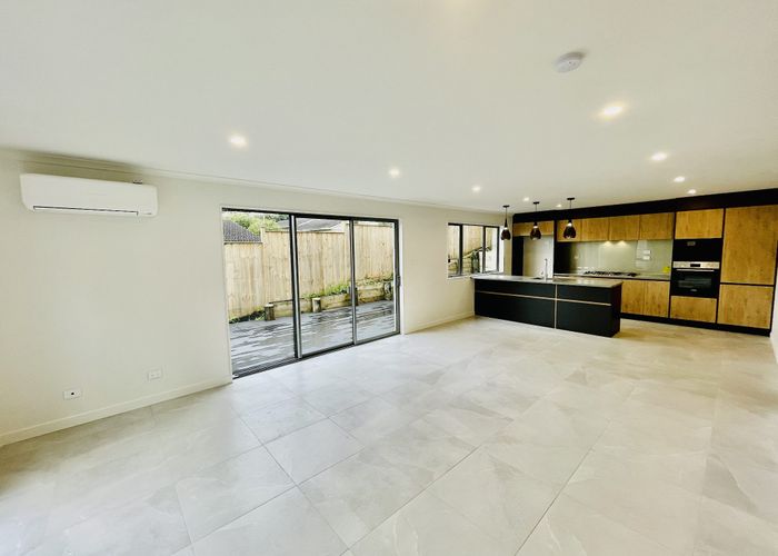  at 8/11 Celeste Place, Totara Vale, Auckland