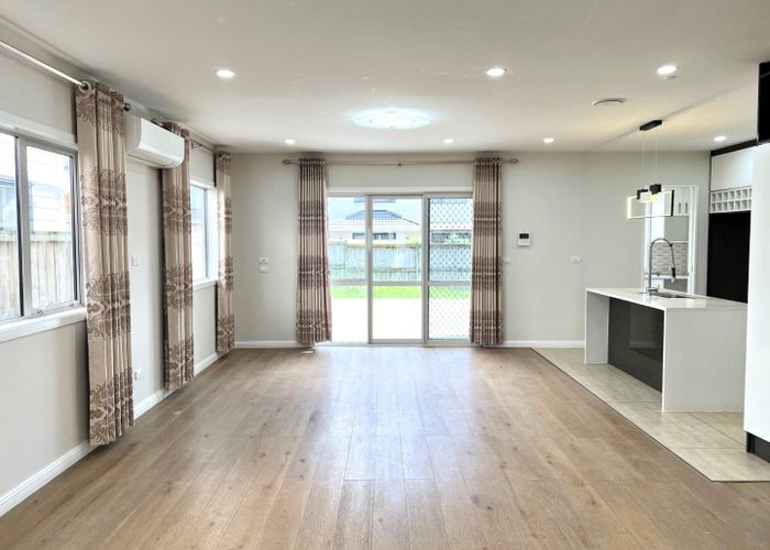 at 21 Calcite Avenue, Flat Bush, Manukau City, Auckland