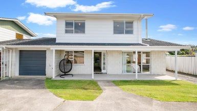  at 1/10 Mannering Place, Hillcrest, Auckland