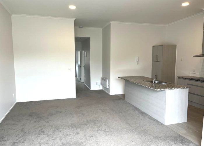  at 17/11 Carlos Drive, Flat Bush, Manukau City, Auckland