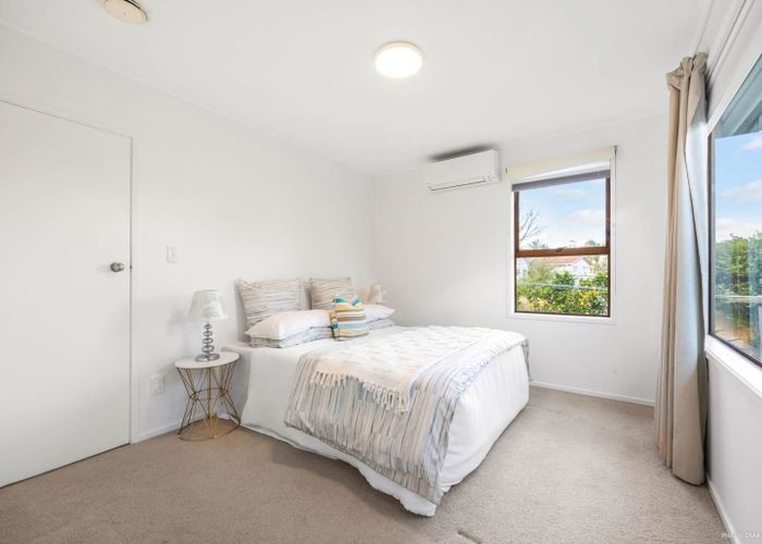  at 7 Darren Crescent, Half Moon Bay, Auckland