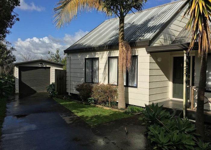  at 5 Sandgate Avenue, Botany Downs, Manukau City, Auckland