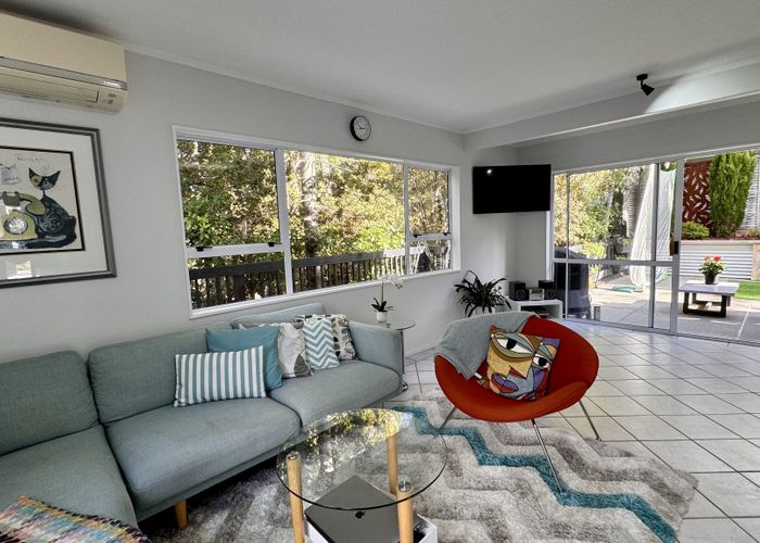  at 19 Ravenstone Place, Chatswood, Auckland