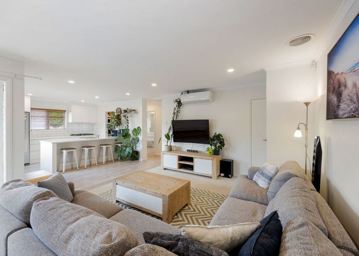  at 11 Westney Place, Forest Lake, Hamilton