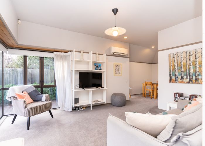  at 2/18 Windermere Road, Papanui, Christchurch
