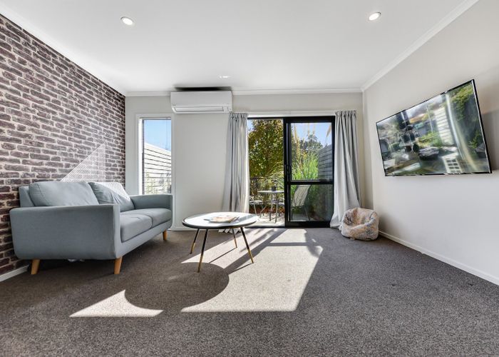  at 2/13 Palmerston Street, Hamilton Central, Hamilton