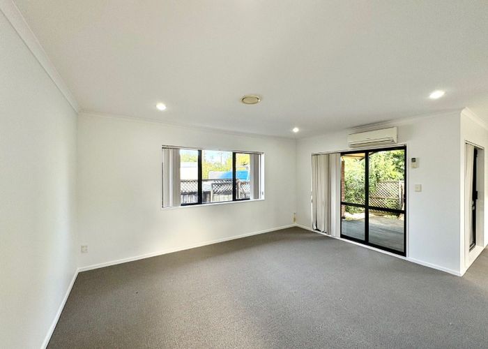  at 3 Grande Vue Road, Papatoetoe, Manukau City, Auckland