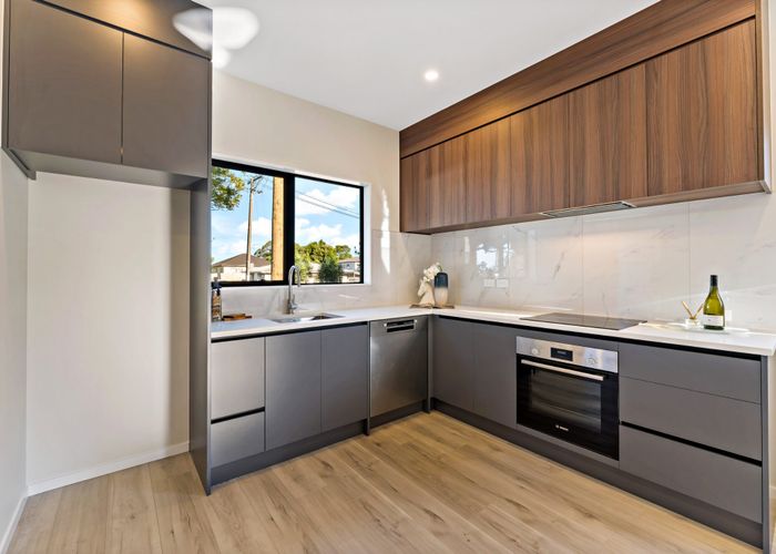  at 2/1 Holland Avenue, Point England, Auckland City, Auckland