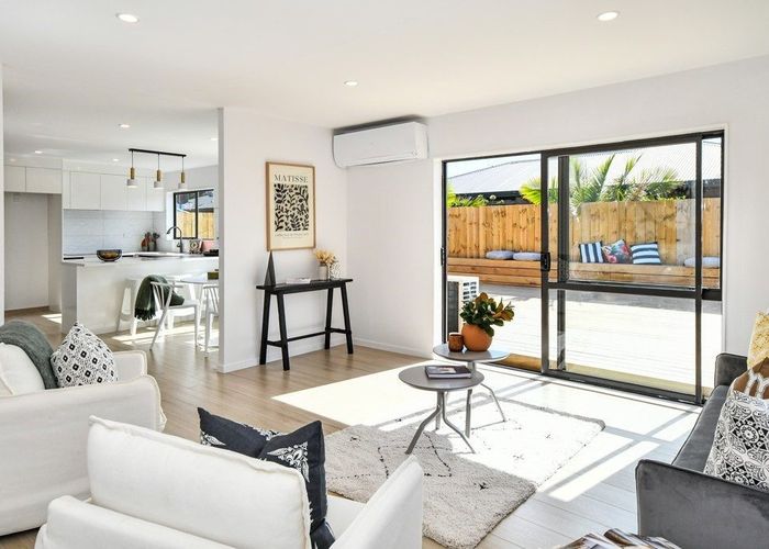  at 6 Morewood Lane, Favona, Auckland