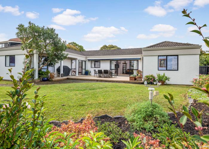  at 15 Isherwood Place, Saint Johns, Auckland