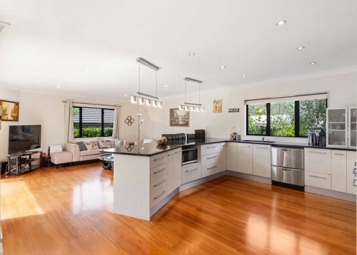  at 21 Oak Manor Drive, Albany, Auckland