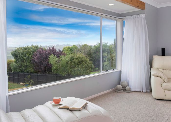  at 14 Chisbury Terrace, Shelly Park, Auckland