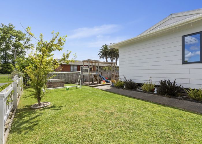  at 2 Mary Keane Lane, Parakai, Helensville