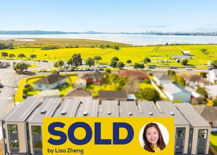  at 8/4 Toru Street, Te Atatu Peninsula, Auckland