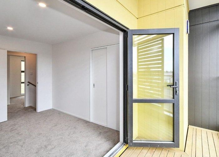  at 2/3226 Great North Road, New Lynn, Waitakere City, Auckland