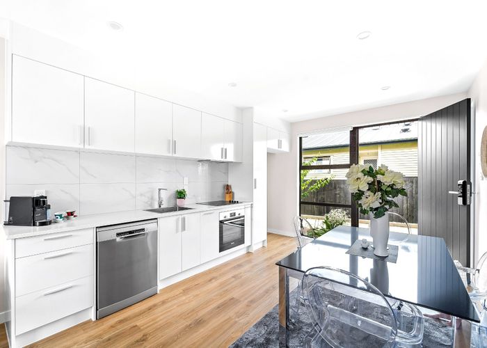  at 9/8 Bagnall Avenue, Point England, Auckland