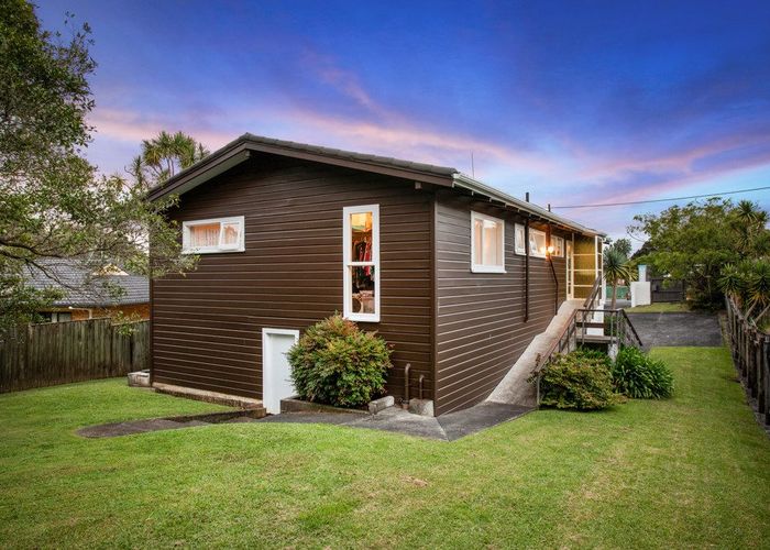  at 211 Woodlands Park Road, Titirangi, Waitakere City, Auckland