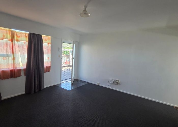  at 7 Sylvan Crescent, Te Atatu South, Waitakere City, Auckland