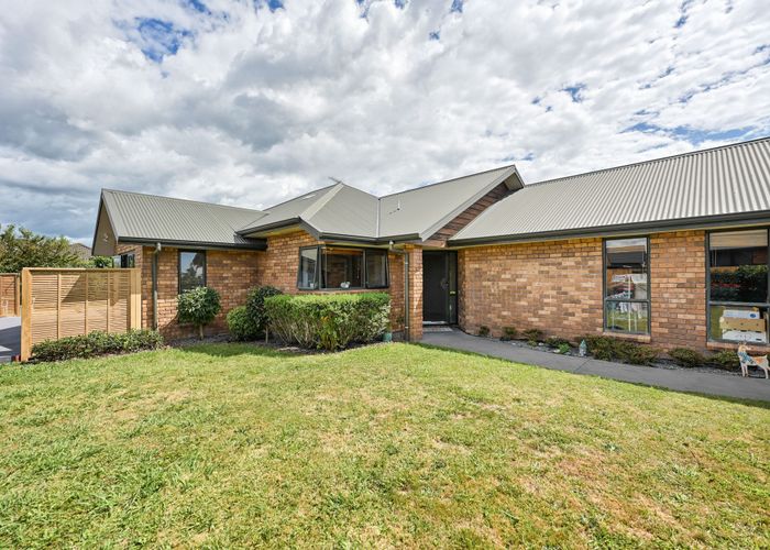  at 10 Gracefield Place, Huntington, Hamilton